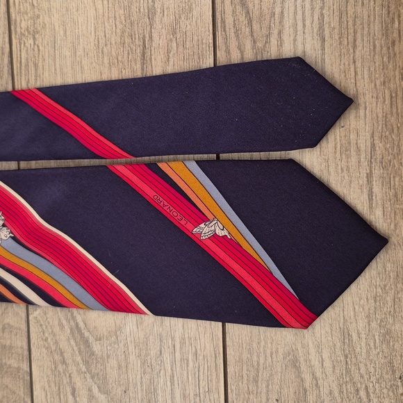LEONARD PARIS Italy Dark Navy Striped Butterflies Pattern Silk Mens Tie RARE VTG - Picture 2 of 6